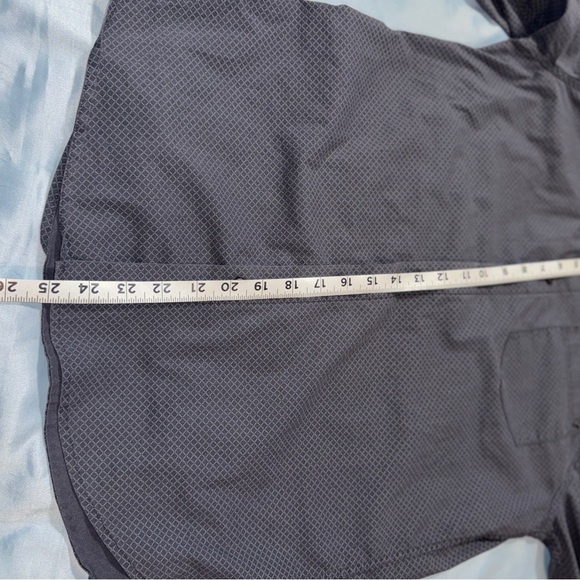 Guess Men’s Button Up, Grey W/ White Diamond Print, Sz M business or casual - Picture 7 of 8